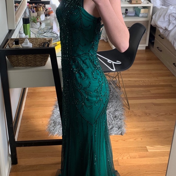 Gown - Picture 3 of 6